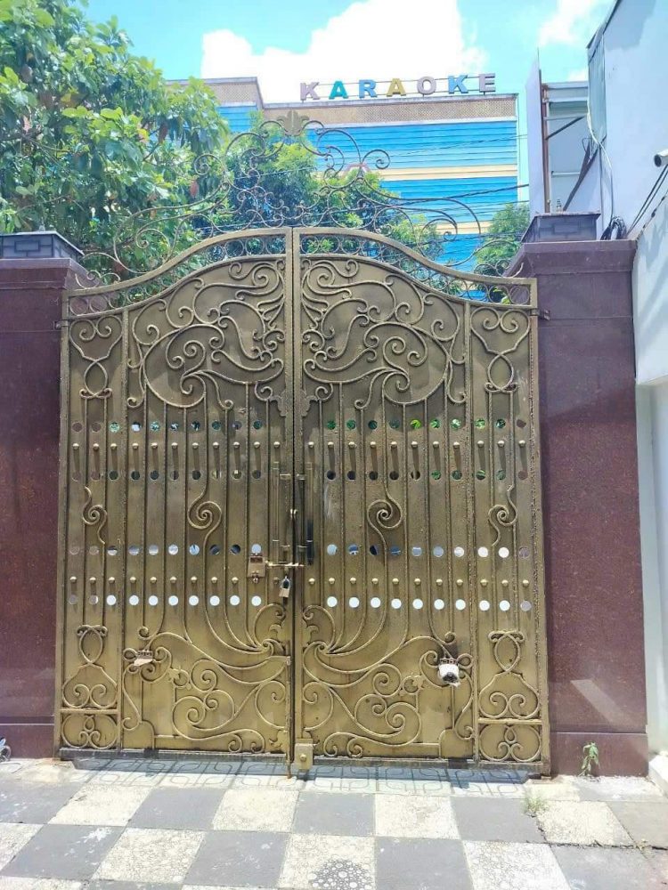 Thu mua cửa sắt cũ Quận 1 – Quận 3